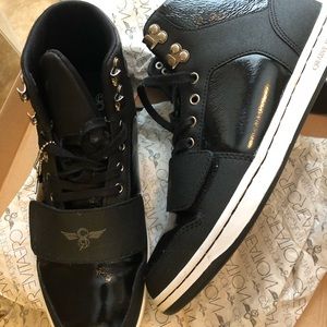 Creative reaction shoes